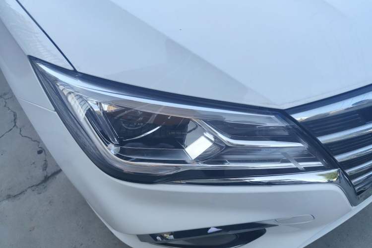 Used Roewe i5 2020 1.5L Automatic 4G Connect Luxury Flagship Edition Right Front Headlight