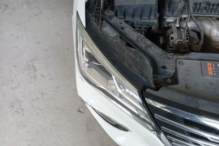 Used Roewe i5 2020 1.5L Manual 4G Connect Luxury Edition Right Front Headlight