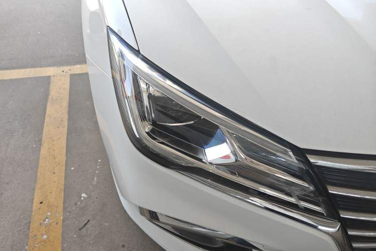 Used Roewe i5 2020 1.5L Automatic 4G Connect Luxury Flagship Edition Right Front Headlight