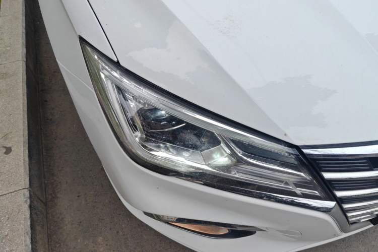 Used Roewe i5 2020 1.5L Automatic 4G Connect Luxury Flagship Edition Right Front Headlight