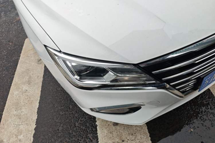 Used Roewe i5 2020 1.5L Automatic 4G Connect Luxury Flagship Edition Right Front Headlight