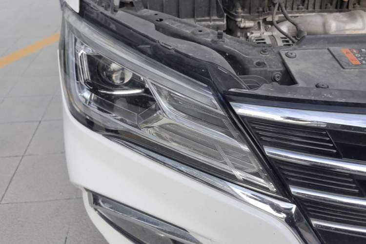 Used Roewe i5 2020 1.5L Automatic 4G Connect Luxury Flagship Edition Right Front Headlight