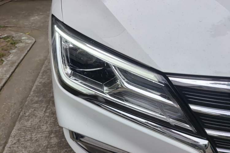 Used Roewe i5 2020 1.5L Automatic 4G Connect Luxury Flagship Edition Right Front Headlight