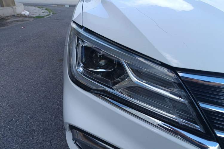 Used Roewe i5 2020 1.5L Manual 4G Connect Luxury Edition Right Front Headlight
