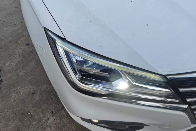 Used Roewe i5 2020 1.5L Manual 4G Connect Leehao Flagship Edition Right Front Headlight