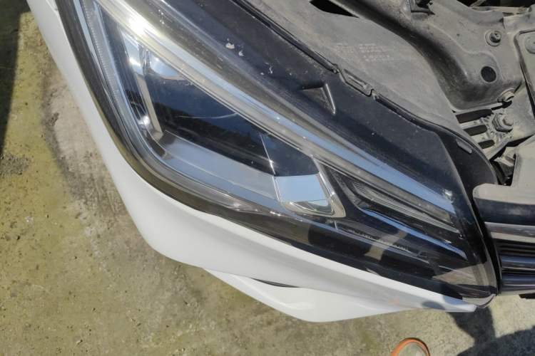 Used Roewe i5 2020 1.5L Automatic 4G Connect Luxury Flagship Edition Right Front Headlight