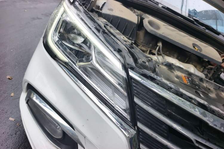 Used Roewe i5 2020 1.5L Automatic 4G Connect Luxury Flagship Edition Right Front Headlight