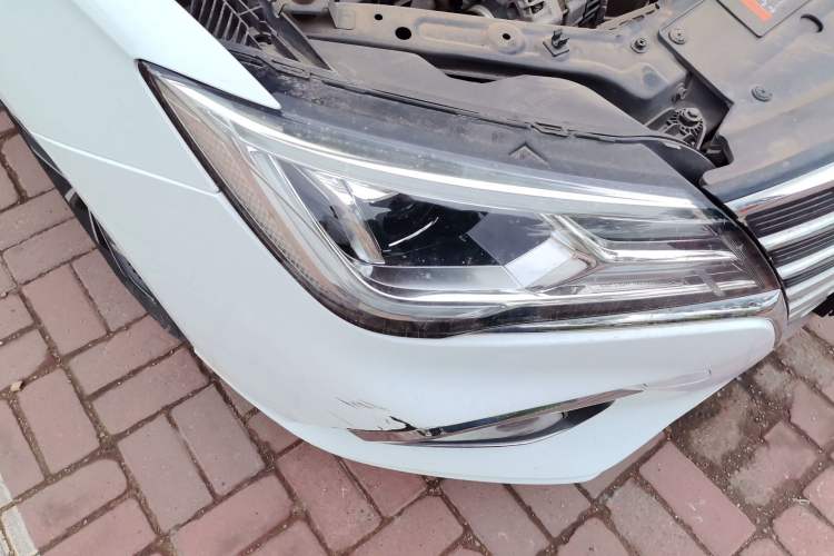 Used Roewe i5 2020 1.5L Automatic 4G Connect Luxury Flagship Edition Right Front Headlight
