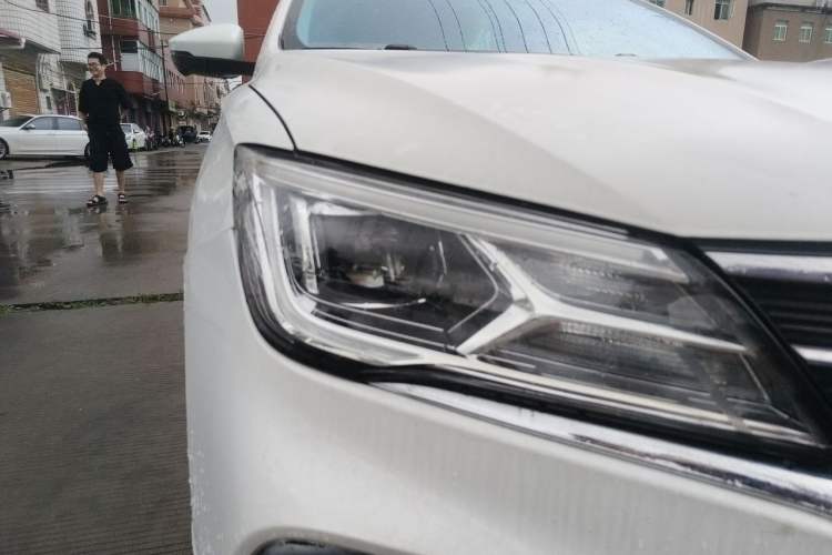 Used Roewe i5 2020 1.5L Automatic 4G Connect Luxury Flagship Edition Right Front Headlight