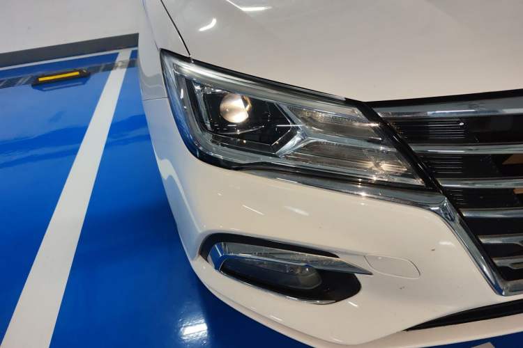 Used Roewe i5 2020 1.5L Manual 4G Connect Leehao Flagship Edition Right Front Headlight