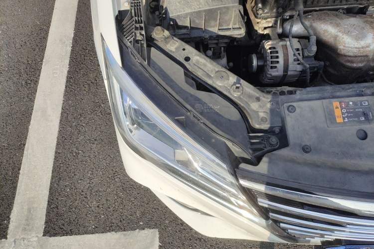 Used Roewe i5 2020 1.5L Automatic 4G Connect Luxury Flagship Edition Right Front Headlight