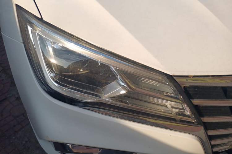 Used Roewe i5 2020 1.5L Automatic 4G Connect Luxury Flagship Edition Right Front Headlight