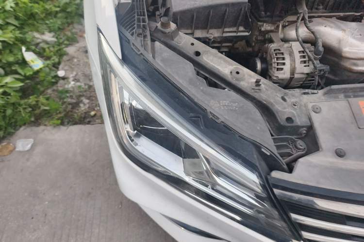 Used Roewe i5 2020 1.5L Automatic 4G Connect Luxury Flagship Edition Right Front Headlight