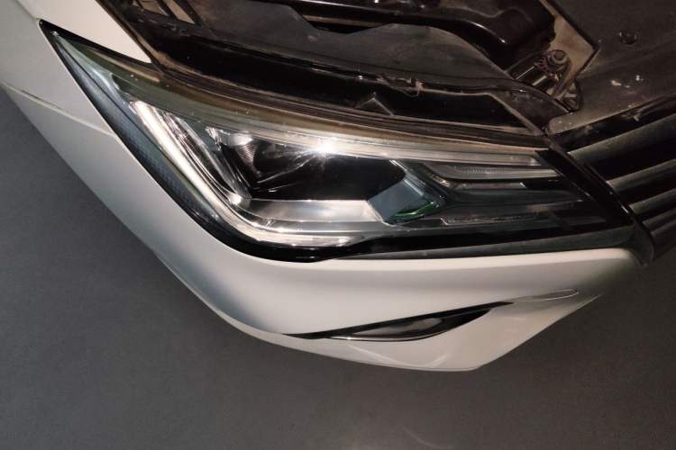 Used Roewe i5 2020 1.5L Automatic 4G Connect Luxury Flagship Edition Right Front Headlight