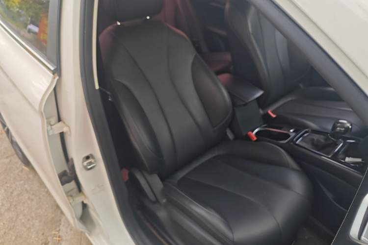 Used Roewe i5 2020 1.5L Automatic 4G Connect Luxury Flagship Edition Right Front Seat