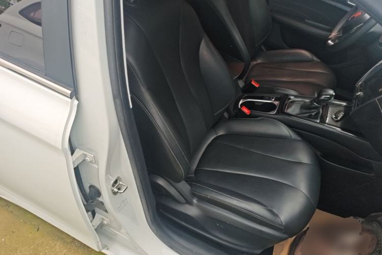 Used Roewe i5 2020 1.5L Automatic 4G Connect Luxury Flagship Edition Right Front Seat
