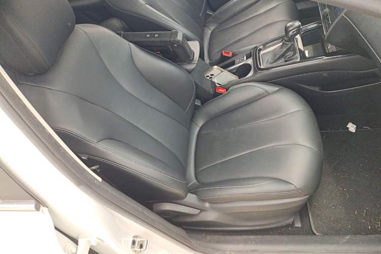 Used Roewe i5 2020 1.5L Automatic 4G Connect Luxury Flagship Edition Right Front Seat