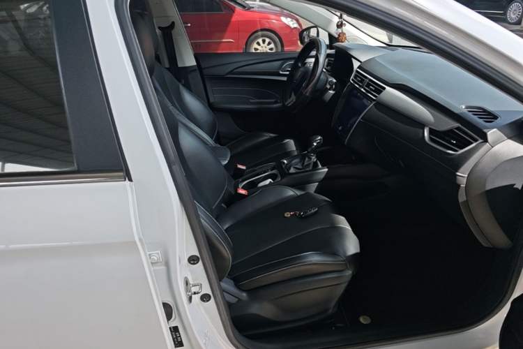 Used Roewe i5 2020 1.5L Automatic 4G Connect Luxury Flagship Edition Right Front Seat