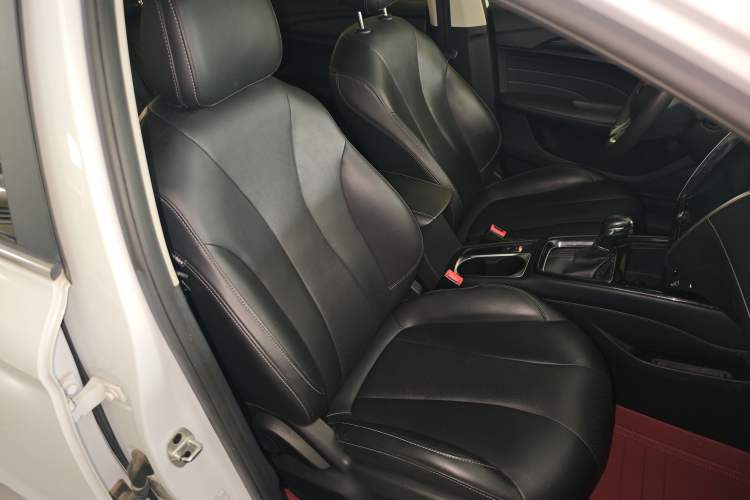 Used Roewe i5 2020 1.5L Automatic 4G Connect Luxury Flagship Edition Right Front Seat
