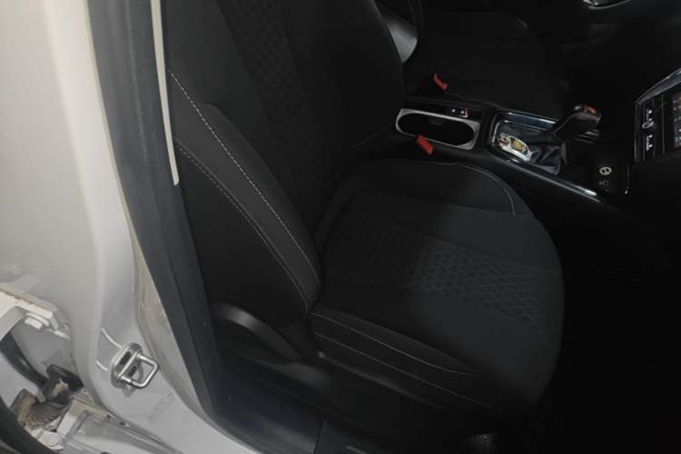 Used Roewe i5 2020 1.5L Automatic 4G Connected Linghao Edition Right Front Seat