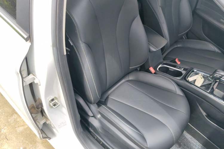 Used Roewe i5 2020 1.5L Automatic 4G Connect Luxury Flagship Edition Right Front Seat