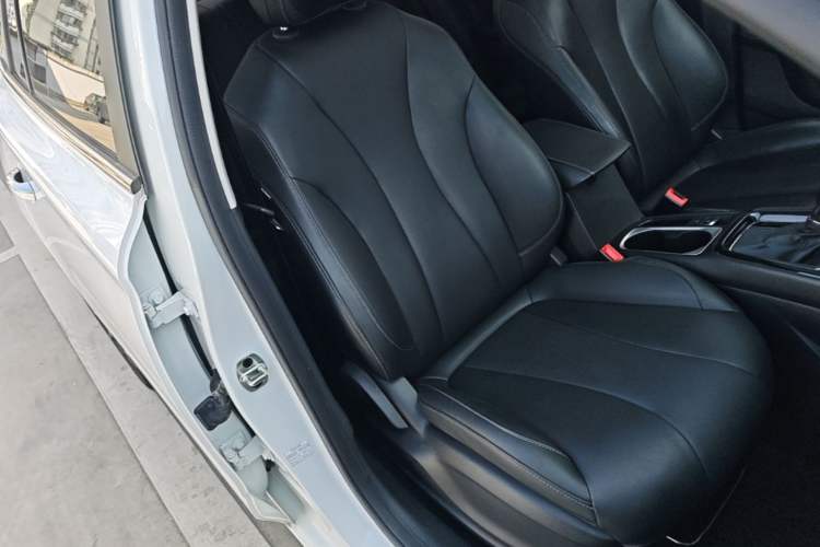Used Roewe i5 2020 1.5L Automatic 4G Connect Luxury Flagship Edition Right Front Seat