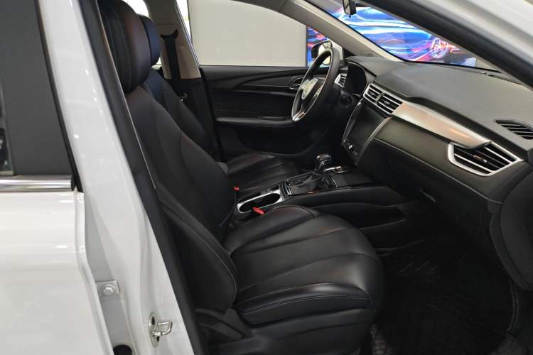 Used Roewe i5 2020 1.5L Automatic 4G Connect Luxury Flagship Edition Right Front Seat
