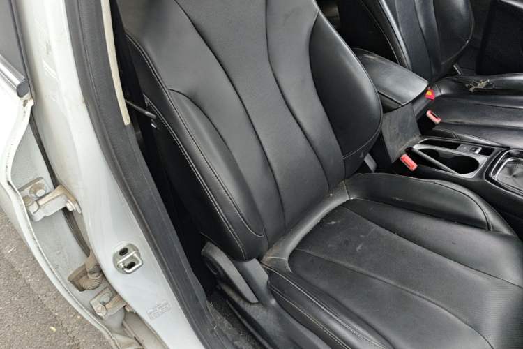 Used Roewe i5 2020 1.5L Automatic 4G Connect Luxury Flagship Edition Right Front Seat