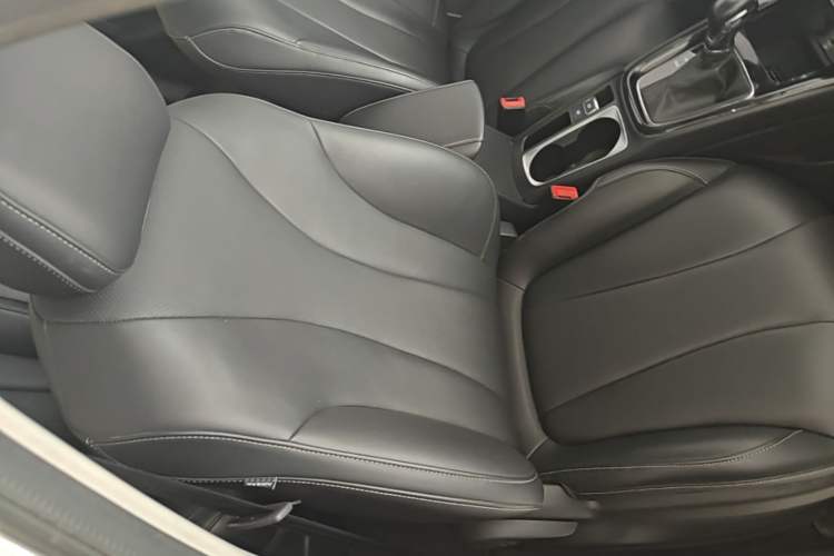 Used Roewe i5 2020 1.5L Automatic 4G Connect Luxury Flagship Edition Right Front Seat