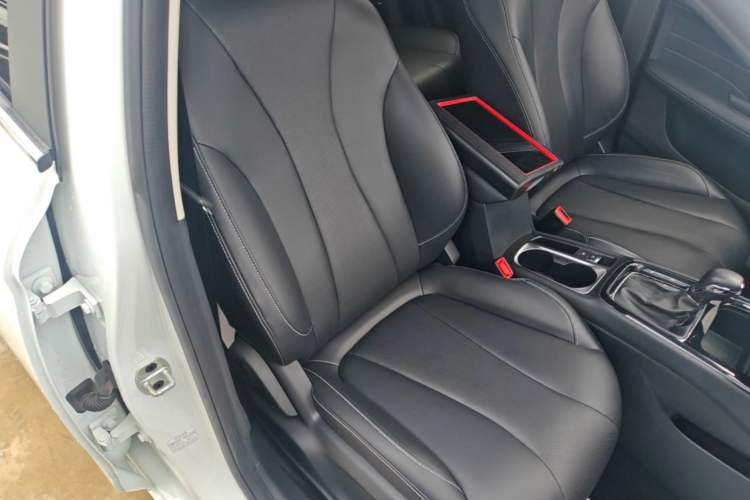 Used Roewe i5 2020 1.5L Automatic 4G Connect Luxury Flagship Edition Right Front Seat