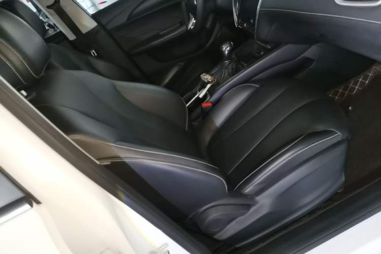 Used Roewe i5 2020 1.5L Automatic 4G Connect Luxury Flagship Edition Right Front Seat