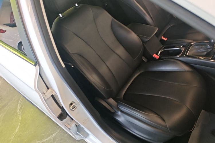 Used Roewe i5 2020 1.5L Automatic 4G Connect Luxury Flagship Edition Right Front Seat