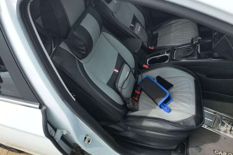 Used Roewe i5 2020 1.5L Automatic 4G Connect Luxury Flagship Edition Right Front Seat