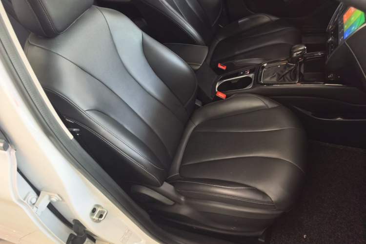 Used Roewe i5 2020 1.5L Automatic 4G Connect Luxury Flagship Edition Right Front Seat