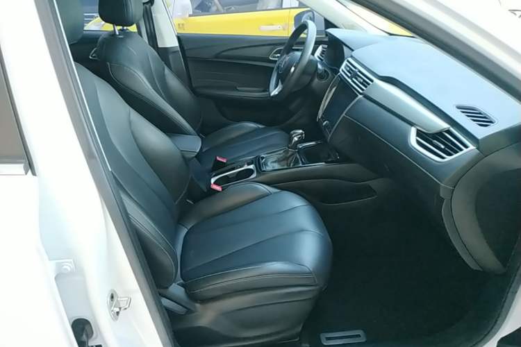 Used Roewe i5 2020 1.5L Automatic 4G Connect Luxury Flagship Edition Right Front Seat