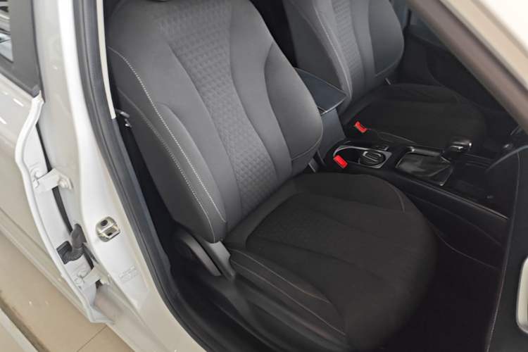 Used Roewe i5 2020 1.5L Automatic 4G Connected Linghao Edition Right Front Seat