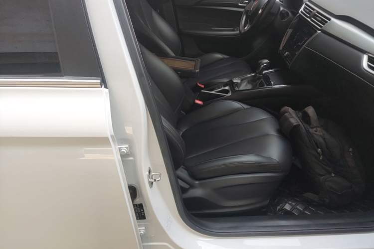 Used Roewe i5 2020 1.5L Automatic 4G Connect Luxury Flagship Edition Right Front Seat