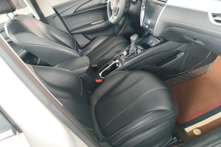 Used Roewe i5 2020 1.5L Automatic 4G Connect Luxury Flagship Edition Right Front Seat
