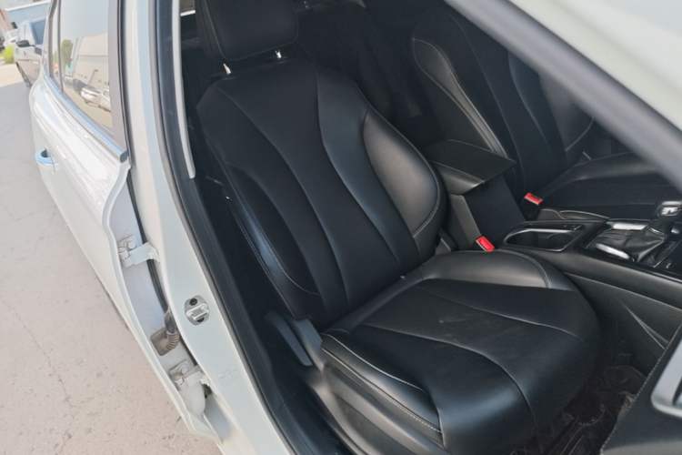 Used Roewe i5 2020 1.5L Automatic 4G Connect Luxury Flagship Edition Right Front Seat