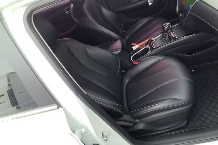 Used Roewe i5 2020 1.5L Automatic 4G Connect Luxury Flagship Edition Right Front Seat
