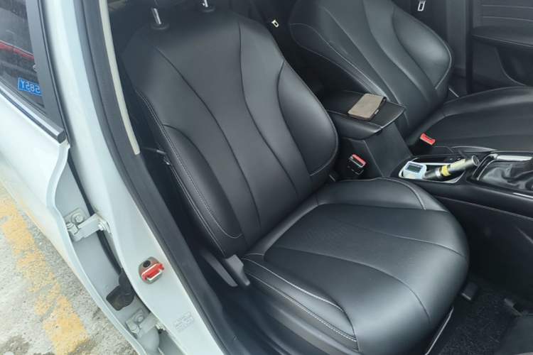 Used Roewe i5 2020 1.5L Automatic 4G Connect Luxury Flagship Edition Right Front Seat