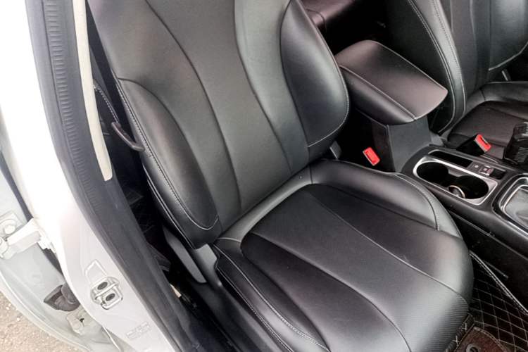 Used Roewe i5 2020 1.5L Automatic 4G Connect Luxury Flagship Edition Right Front Seat
