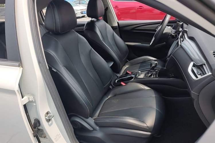 Used Roewe i5 2020 1.5L Automatic 4G Connect Luxury Flagship Edition Right Front Seat