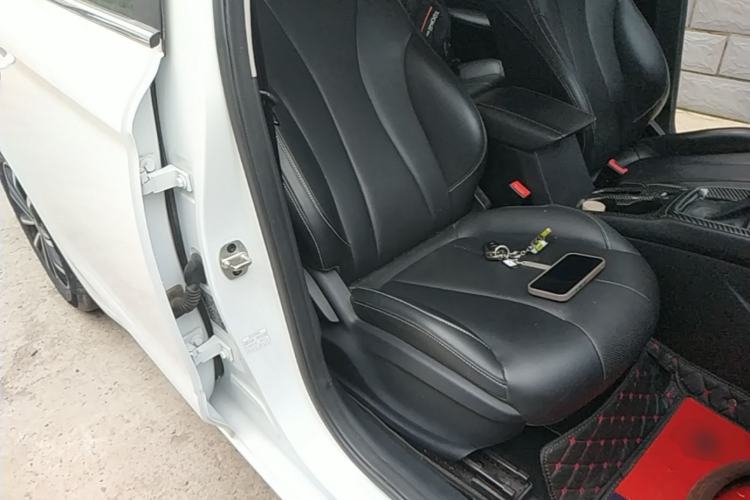 Used Roewe i5 2020 1.5L Automatic 4G Connect Luxury Flagship Edition Right Front Seat