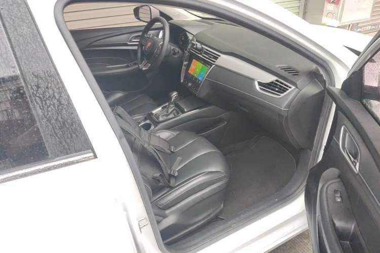 Used Roewe i5 2020 1.5L Automatic 4G Connect Luxury Flagship Edition Right Front Seat