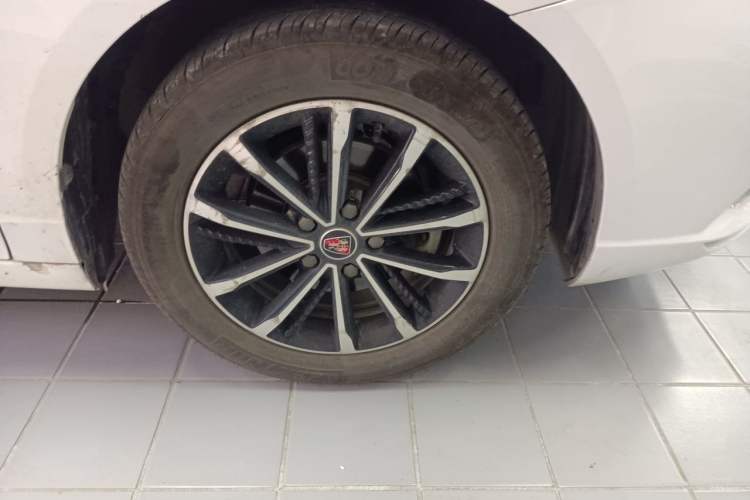 Used Roewe i5 2020 1.5L Automatic 4G Connect Luxury Flagship Edition Right Front Wheel Hub