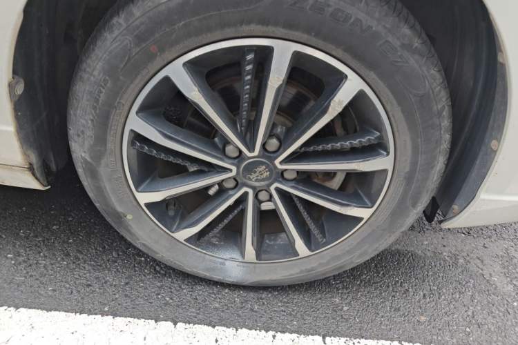 Used Roewe i5 2020 1.5L Automatic 4G Connect Luxury Flagship Edition Right Front Wheel Hub