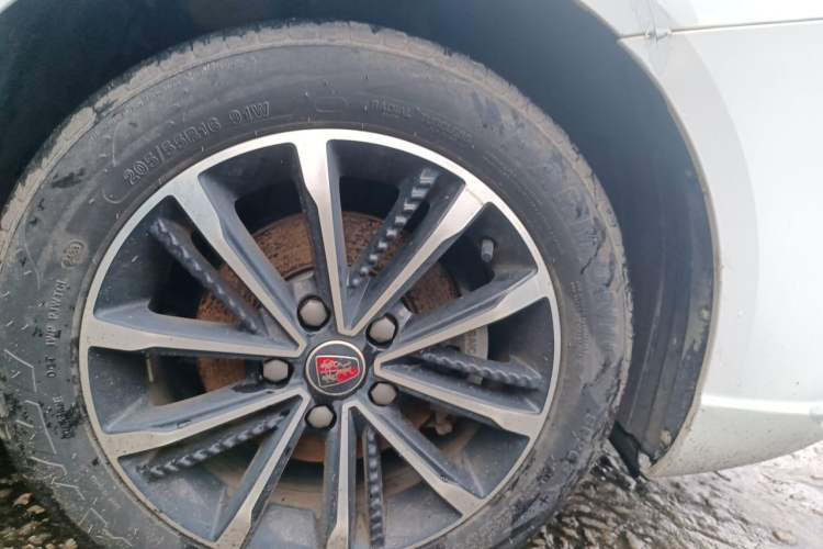 Used Roewe i5 2020 1.5L Automatic 4G Connect Luxury Flagship Edition Right Front Wheel Hub