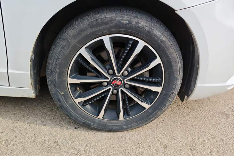 Used Roewe i5 2020 1.5L Automatic 4G Connect Luxury Flagship Edition Right Front Wheel Hub