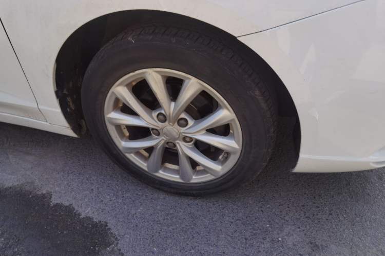 Used Roewe i5 2020 1.5L Manual 4G Connect Luxury Edition Right Front Wheel Hub